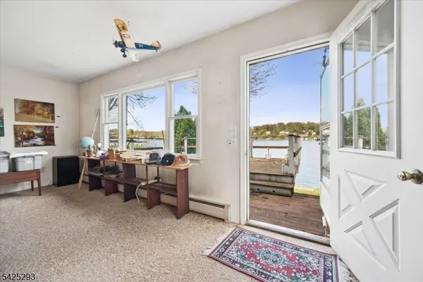 45 W Bertrand Rd, Mount Arlington Boro, NJ 07856