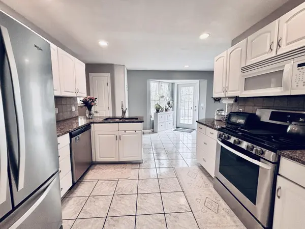 1106 Brookway CT, Norton Shores City, MI 49441