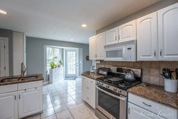 1106 Brookway CT, Norton Shores City, MI 49441