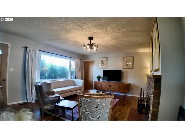 809 E 20TH ST, The Dalles, OR 97058