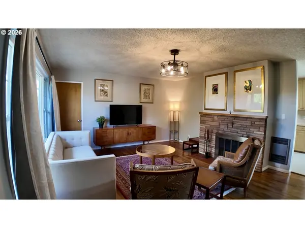 809 E 20TH ST, The Dalles, OR 97058