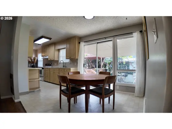 809 E 20TH ST, The Dalles, OR 97058