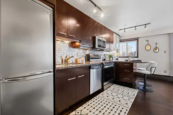 1709 19 AVE SW #302, Calgary, AB T2T 0J5