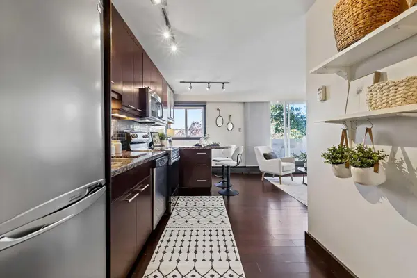 1709 19 AVE SW #302, Calgary, AB T2T 0J5