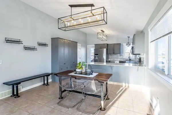 1112 2 ST NE, Sundre, AB T0M 1X0