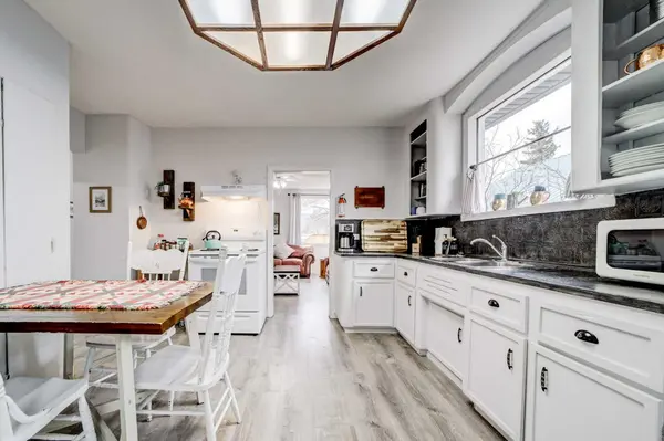 8630 17 AVE, Coleman, AB T0K 0M0