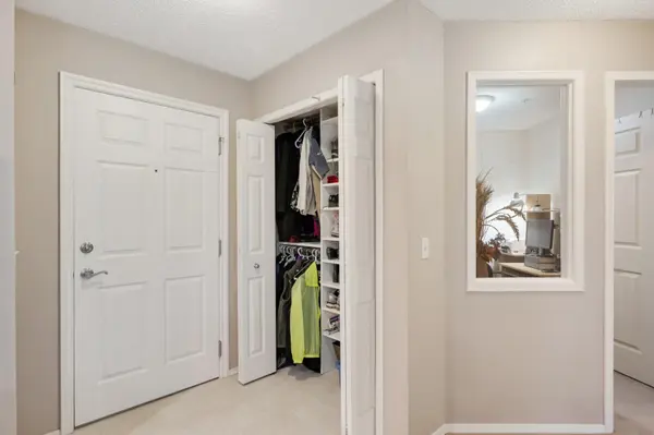 950 Arbour Lake RD NW #2218, Calgary, AB T3G 5B3