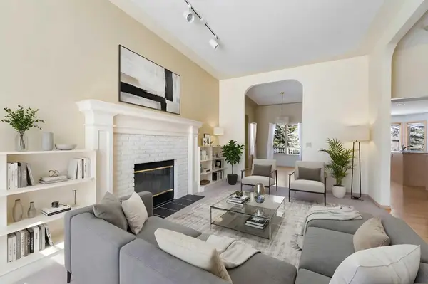 251 Hampshire PL NW, Calgary, AB T3A 4Y7