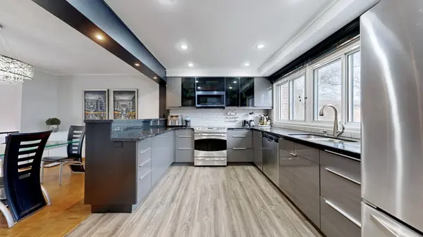 4 Dove Hawk WAY, Toronto C07, ON M2R 3M2