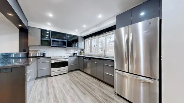 4 Dove Hawk WAY, Toronto C07, ON M2R 3M2