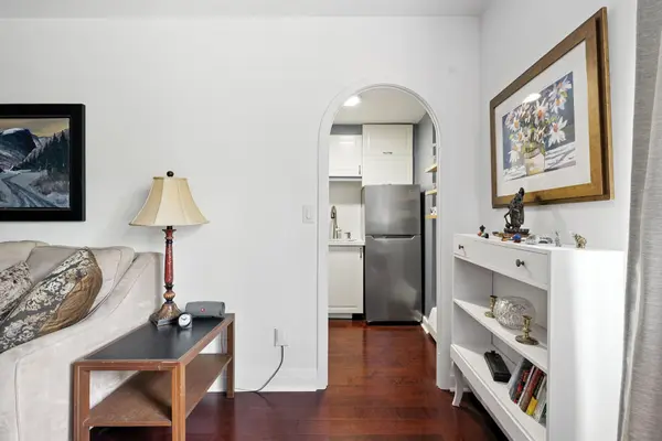 21 Dale AVE #805, Toronto C09, ON M4W 1K3