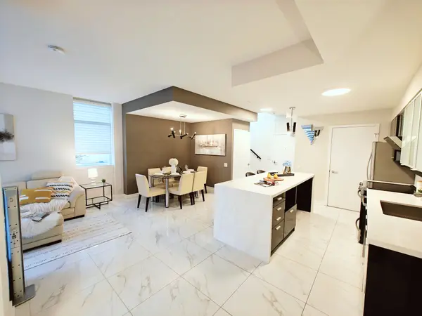 19 Singer CT #Th10, Toronto C15, ON M2K 0B2