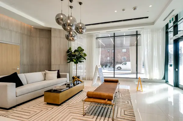 250 Lawrence AVE W #724, Toronto C04, ON M5M 1B1