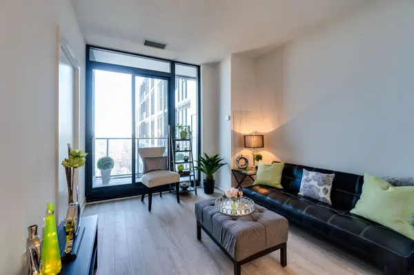 250 Lawrence AVE W #724, Toronto C04, ON M5M 1B1