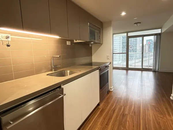 75 Queens Wharf RD #1109, Toronto C01, ON M5V 0J8