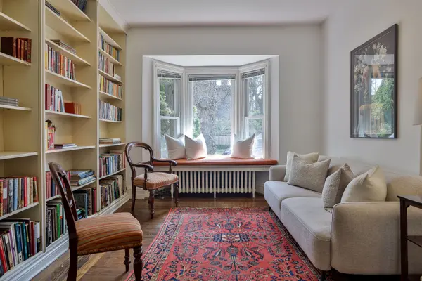 94 Alcina AVE, Toronto C02, ON M6G 2E8