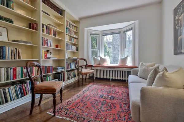 94 Alcina AVE, Toronto C02, ON M6G 2E8