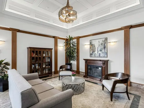 398 Eglinton AVE #203, Toronto C10, ON M4P 3H8