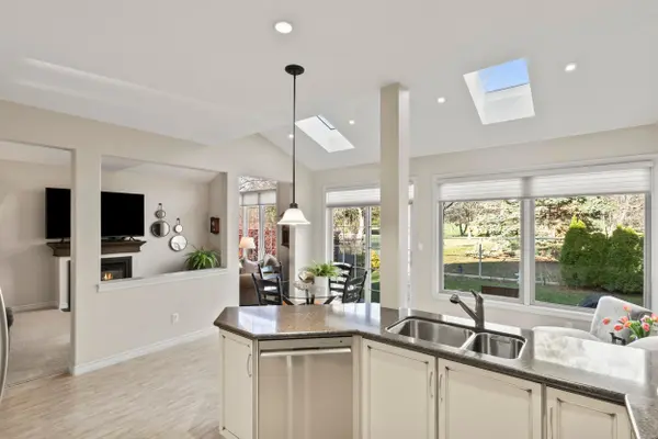 2258 Pindar CRES, Oshawa, ON L1L 0C6