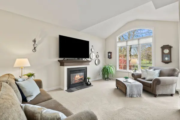 2258 Pindar CRES, Oshawa, ON L1L 0C6