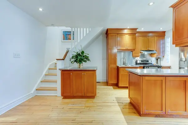 813 Carlaw AVE, Toronto E03, ON M4K 3L1