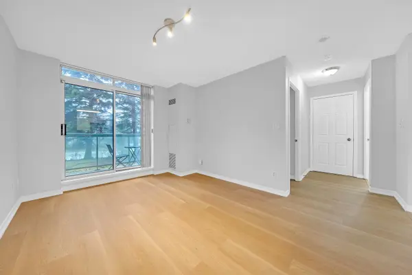 3 Ellesmere ST #105, Richmond Hill, ON L4B 4N2