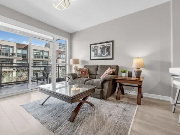 271 Sea Ray AVE #B305, Innisfil, ON L9S 0J4