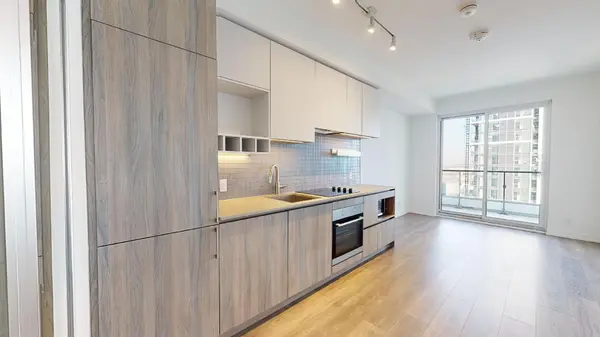 950 Portage Pkwy #2105, Vaughan, ON L4K 0J7