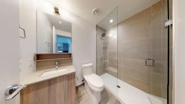 950 Portage Pkwy #2105, Vaughan, ON L4K 0J7