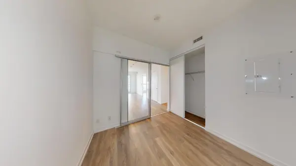 950 Portage Pkwy #2105, Vaughan, ON L4K 0J7