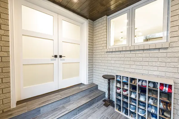 25 Whispering Pine TRL, Aurora, ON L4G 5C7