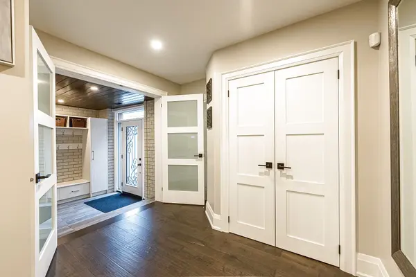 25 Whispering Pine TRL, Aurora, ON L4G 5C7