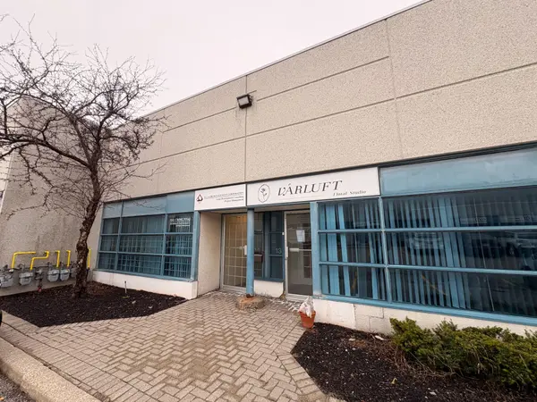 40 Vogell RD ##14, Richmond Hill, ON L4B 3N6