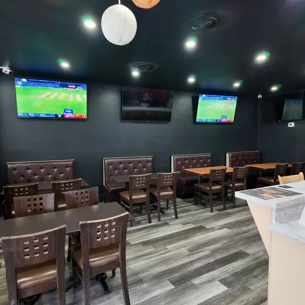 540 Davis DR #6, Newmarket, ON L3Y 2P3