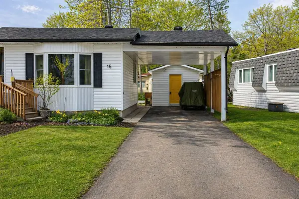 15 Carruthers ST S, Wasaga Beach, ON L9Z 1K2