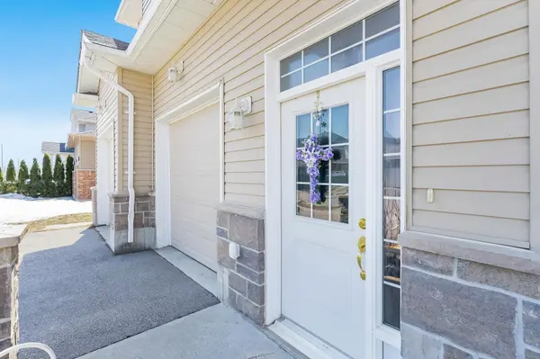 3118 Emperor DR, Orillia, ON L3V 0G4