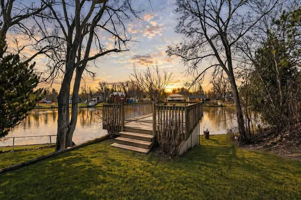 1976 River RD W, Wasaga Beach, ON L9Z 2W2