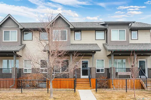 1036 Willowgrove CRESCENT, Saskatoon, SK S7W 0H7