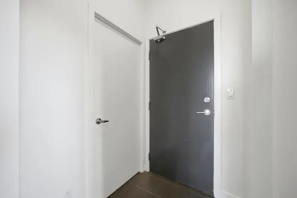 4070 Confederation Pkwy #517, Mississauga, ON L5B 0E9