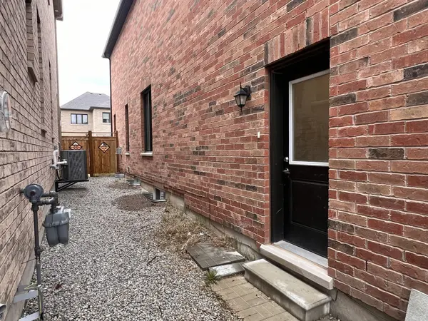 12 Merrimac DR #BSMT, Brampton, ON L6Y 6K3