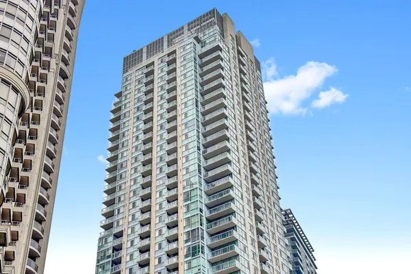 225 Webb DR #1809, Mississauga, ON L5B 4P2