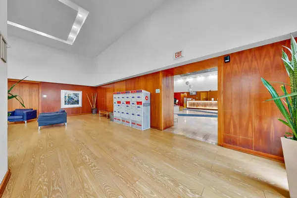 225 Webb DR #1809, Mississauga, ON L5B 4P2