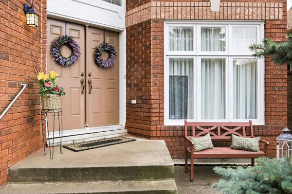 5176 Castlefield DR, Mississauga, ON L5V 1S2