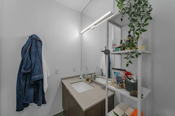 20 Brin DR #2005, Toronto W08, ON M8X 1Y6