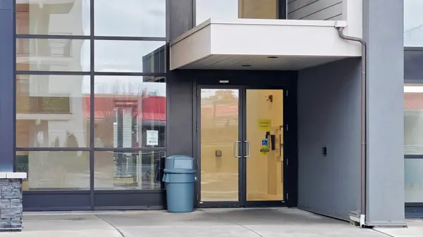 3170 Erin Mills Pkwy #332, Mississauga, ON L5L 0B6