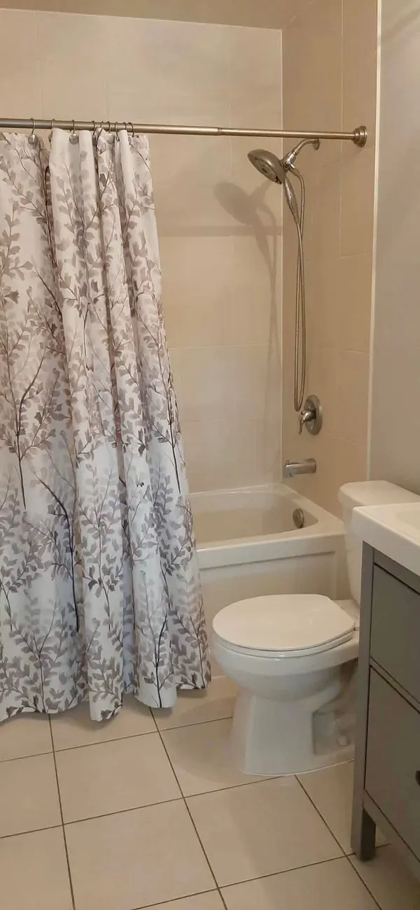 339 Rathburn RD W #515, Mississauga, ON L5B 0K6