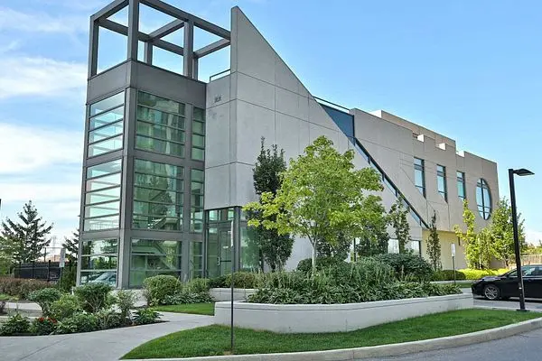 339 Rathburn RD W #515, Mississauga, ON L5B 0K6