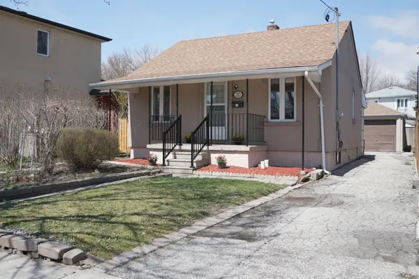 30 Hearst CIR, Toronto W04, ON M6M 2T7