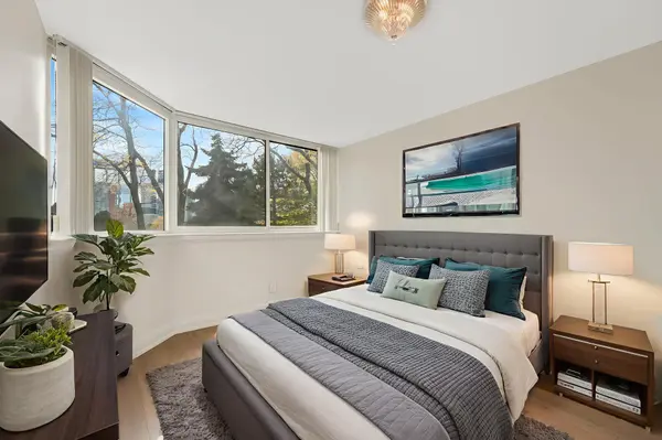 4235 Sherwoodtowne BLVD E #204, Mississauga, ON L4Z 1W3