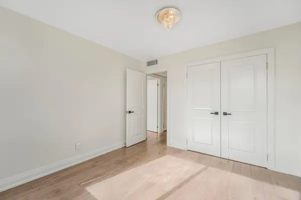 4235 Sherwoodtowne BLVD E #204, Mississauga, ON L4Z 1W3